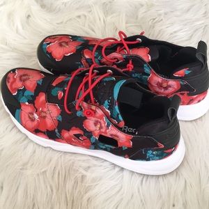 Reebok Women’s shoes sz 10